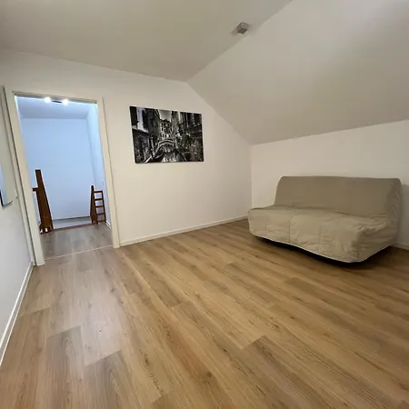 Helle Und Bequeme Monteurwohnung Mit Balkon Brema