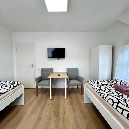 Helle Und Bequeme Monteurwohnung Mit Balkon Apartment