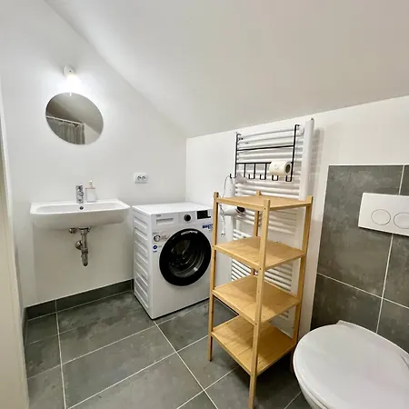 Helle Und Bequeme Monteurwohnung Mit Balkon *