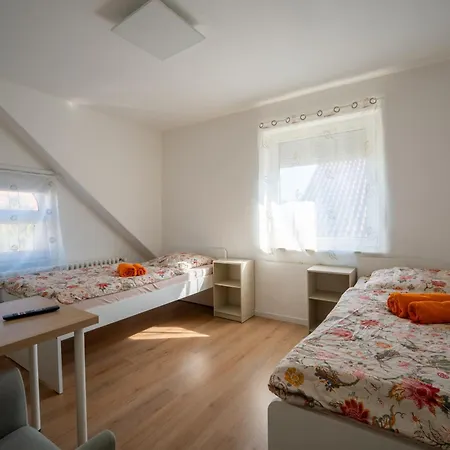 Urban Mit Balkon Bis Zu 5 Personen Апартаменты *