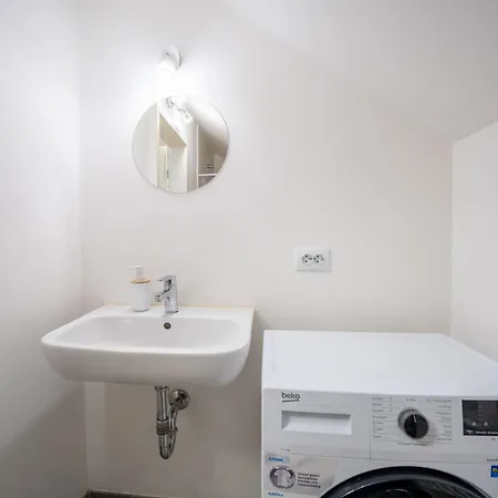 Urban Mit Balkon Bis Zu 5 Personen Apartment *