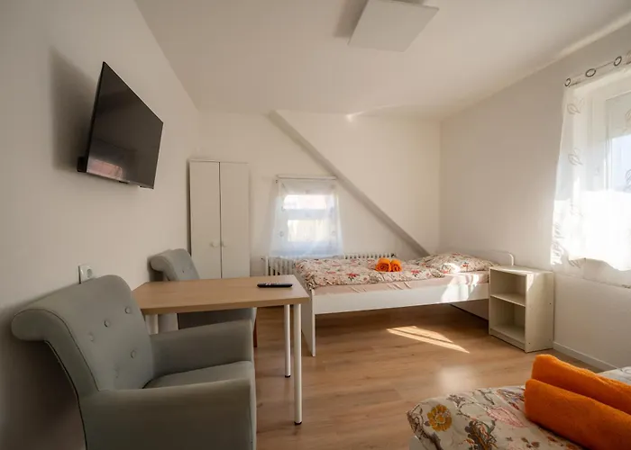 3-zimmer-wohnung Für Bis Zu 5 Personen Mit Balkon In Flughafennähe Bremen