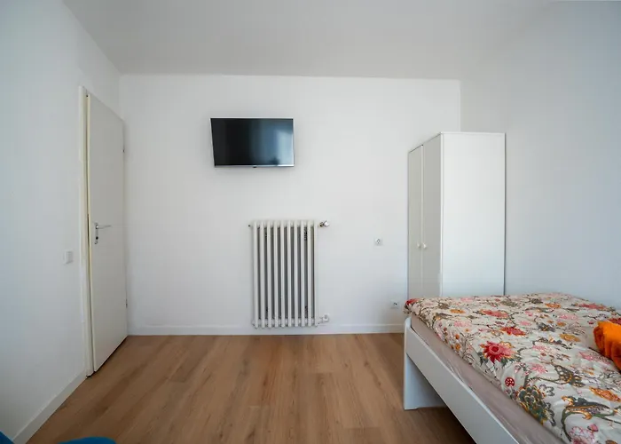 Апартаменты Urban Mit Balkon Bis Zu 5 Personen *