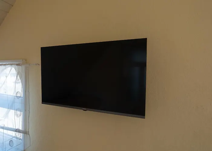 Apartment 3-zimmer-wohnung Für Bis Zu 5 Personen Mit Balkon In Flughafennähe