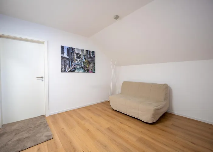 3-zimmer-wohnung Für Bis Zu 5 Personen Mit Balkon In Flughafennähe Bremen