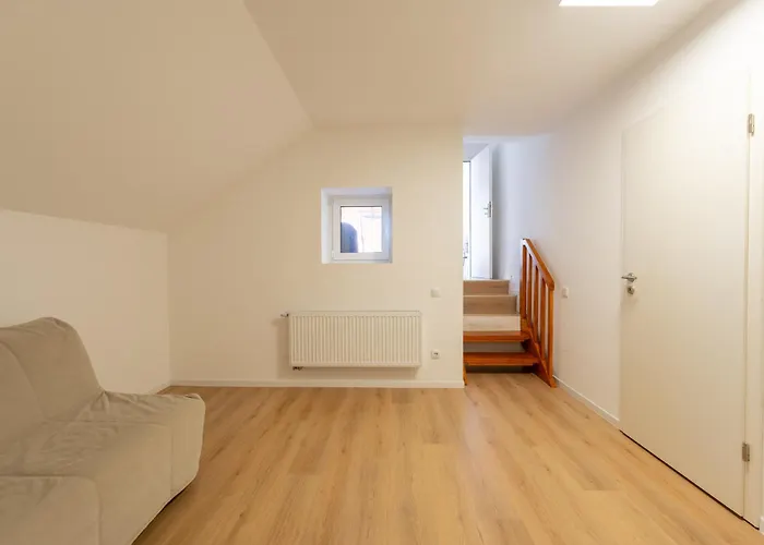 3-zimmer-wohnung Für Bis Zu 5 Personen Mit Balkon In Flughafennähe