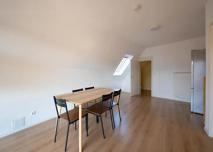 Apartment 3-zimmer-wohnung Für Bis Zu 5 Personen Mit Balkon In Flughafennähe