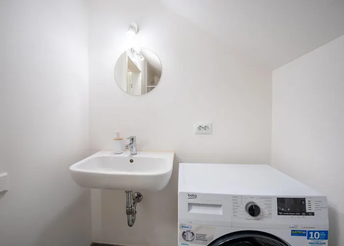 3-zimmer-wohnung Für Bis Zu 5 Personen Mit Balkon In Flughafennähe Apartment *