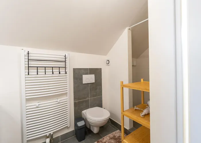 3-zimmer-wohnung Für Bis Zu 5 Personen Mit Balkon In Flughafennähe Apartment *